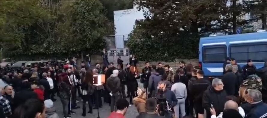 Roma. Gli antifascisti manifestano a Torre Maura