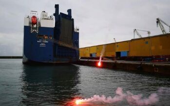 Armi per l’Arabia Saudita. I portuali di Genova in attesa della terza nave