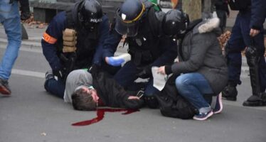 Francia. Polizia violenta al Primo maggio parigino, la Cgt accusa il governo