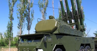 Cannoni italiani sul fronte ucraino, l’economia di guerra non è più metafora