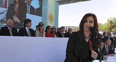 Argentina. Irrompe la politica dell’odio, fallito attentato alla Kirchner