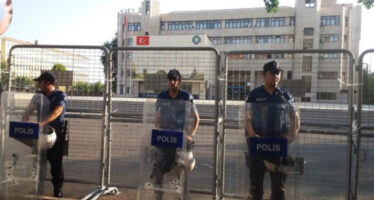 Turchia. Il governo caccia i sindaci Hdp, commissariato anche Diyarbakir