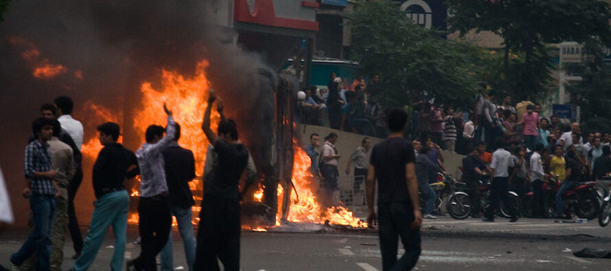 Iran, proteste per il rincaro del petrolio, salta la pace sociale