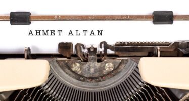 Diritti umani, per la Corte europea «Lo scrittore turco Altan detenuto senza prove»