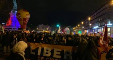 In Francia esplode la collera contro la riforma delle pensioni