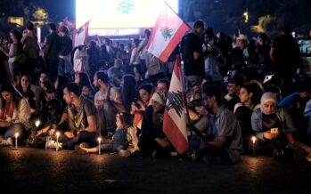 La crisi sociale esplode in Libano, molotov sulla Banca Centrale