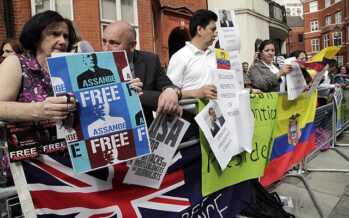 Il Regno Unito nega l’estradizione negli Usa di Julian Assange