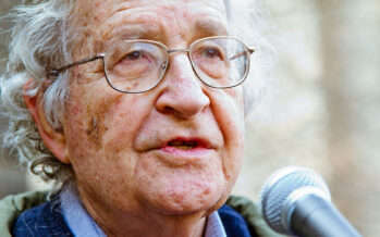 Noam Chomsky: «L’America fondata sulla schiavitù, i neri repressi da 400 anni»