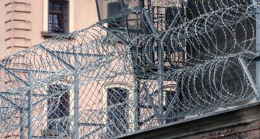 Carceri: censura e tanatopolitica per l’“umanità a perdere”?