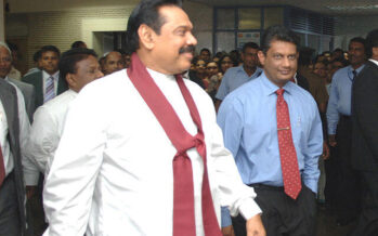 Sri Lanka, il primo ministro si dimette tra proteste e scontri di piazza