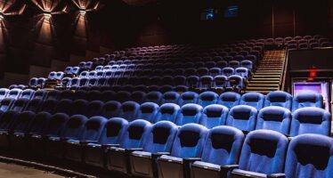 Lockdown per cinema e teatri, il mondo della cultura si ribella