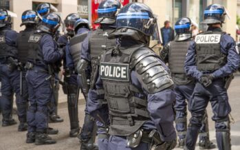 Francia. Macron impone la «sicurezza globale», una legge orwelliana
