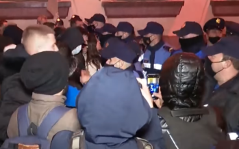 Albania. La polizia uccide un giovane per strada, a Tirana esplode la rabbia