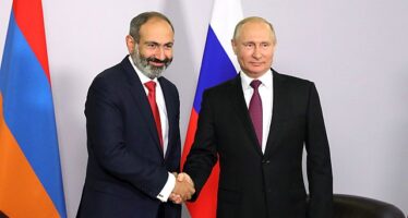 Aria di golpe in Armenia, il premier in piazza contro l’opposizione
