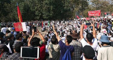 Myanmar. Continuano i massacri e le proteste, nonostante la legge marziale