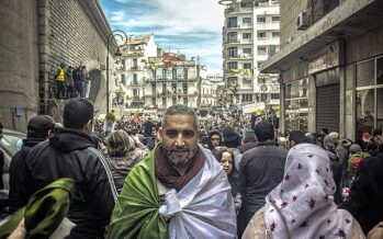 Algeria, con la nuova legge anti-Hirak ora è vietato protestare: 700 gli arresti