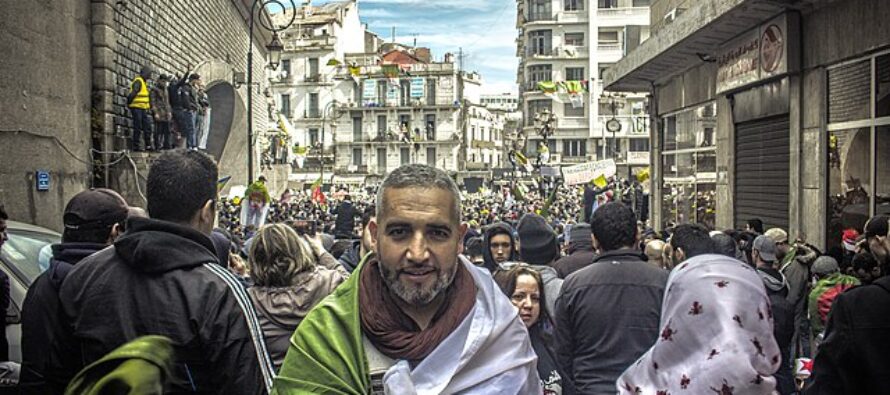 Algeria, con la nuova legge anti-Hirak ora è vietato protestare: 700 gli arresti