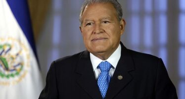 El Salvador, l’ex presidente-guerrigliero Ceren colpito da mandato di cattura