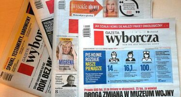 La Polonia in piazza contro la “Lex Tvn” che imbavaglia la libertà di informazione