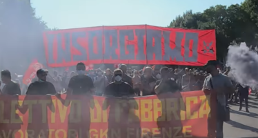 Firenze manifesta in piazza con gli operai Gkn: «Partigiani per i nostri operai»