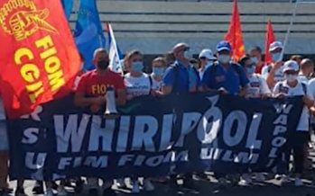 Per gli operai Whirlpool un Ferragosto di protesta