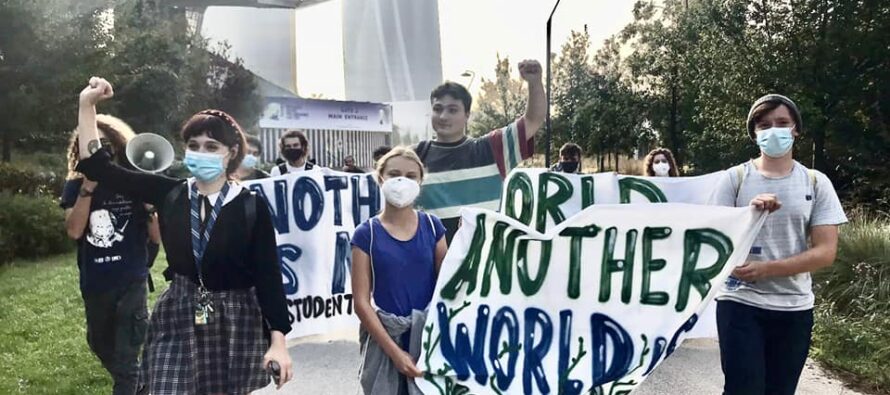 Giustizia climatica, Greta a Milano ridicolizza i potenti: basta con i vostri bla bla bla