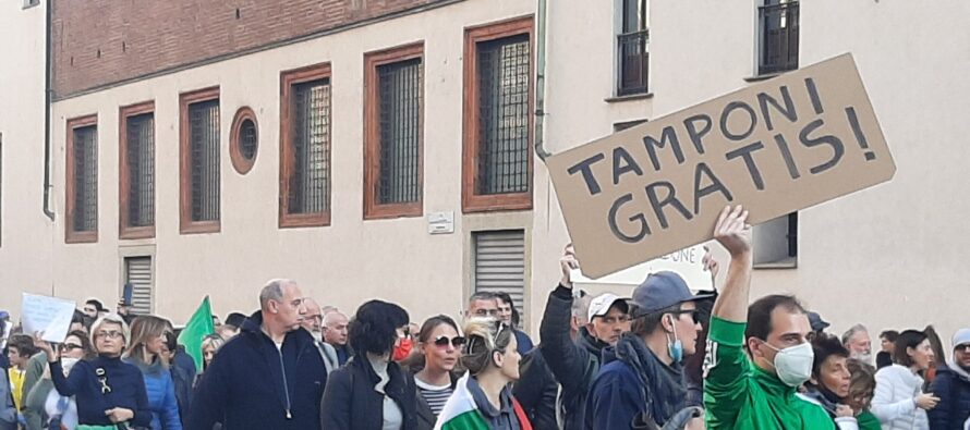 No green pass. Proteste al porto di Trieste, la polizia carica
