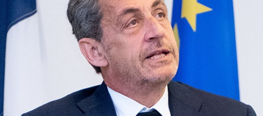 Nicolas Sarkozy condannato: arresti domiciliari con il braccialetto per un anno