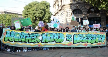 Global March For Climate Justice a Milano, in «50mila» assediano la Pre-Cop26