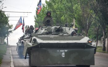 Mariupol, cadono bombe sui civili e sul dialogo