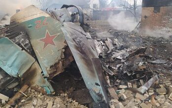 Gli ucraini avanzano tra rovine e corpi di soldati russi abbandonati