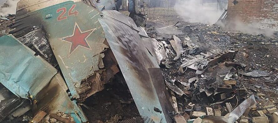 Gli ucraini avanzano tra rovine e corpi di soldati russi abbandonati