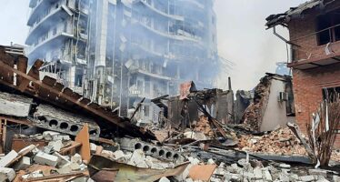Ucraina. La guerra contro i civili: bombe sul mercato