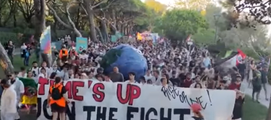 Venezia, cariche della polizia contro gli attivisti climatici