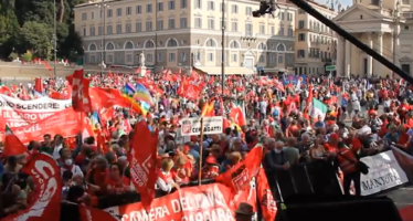 Il popolo CGIL in piazza a Roma: «I governi sordi non fanno strada»