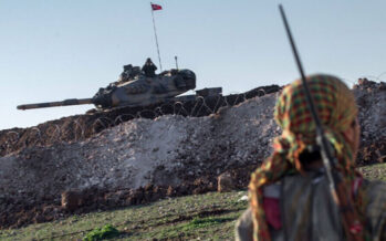Siria. Bombe turche sul Rojava per il terzo giorno, si defilano Usa e Russia