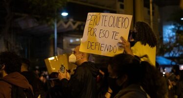 Perù. In migliaia marciano verso Lima contro lo stato di emergenza