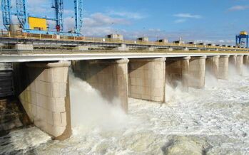 Escalation. Attaccata la diga di Khakovka, morte e disastro ambientale