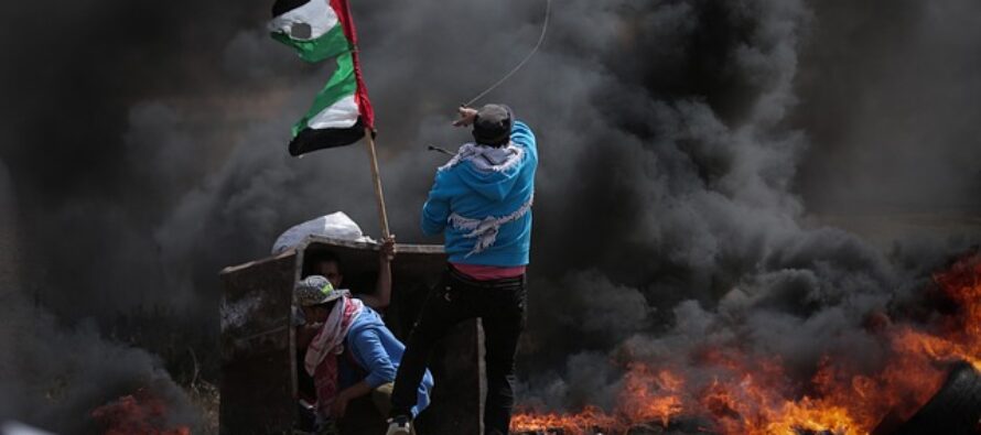Hamas attacca Israele: rappresaglia su Gaza, centinaia le vittime