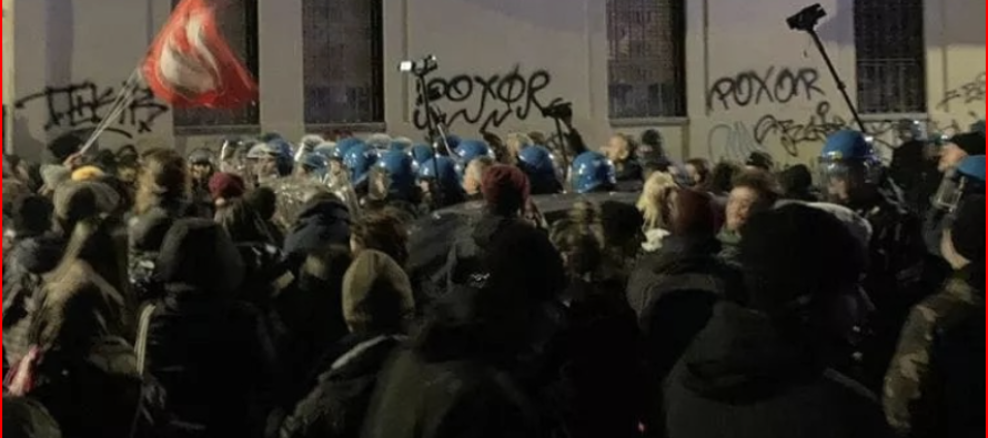 Torino antifascista. Picchiata dalla polizia insieme ai miei studenti