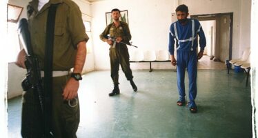 La Guantanamo israeliana: 7 i morti in cella, aggressioni con i cani, abusi sessuali