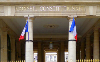 Francia. Il Consiglio Costituzionale boccia la nuova legge sull’immigrazione