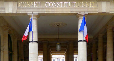 Francia. Il Consiglio Costituzionale boccia la nuova legge sull’immigrazione